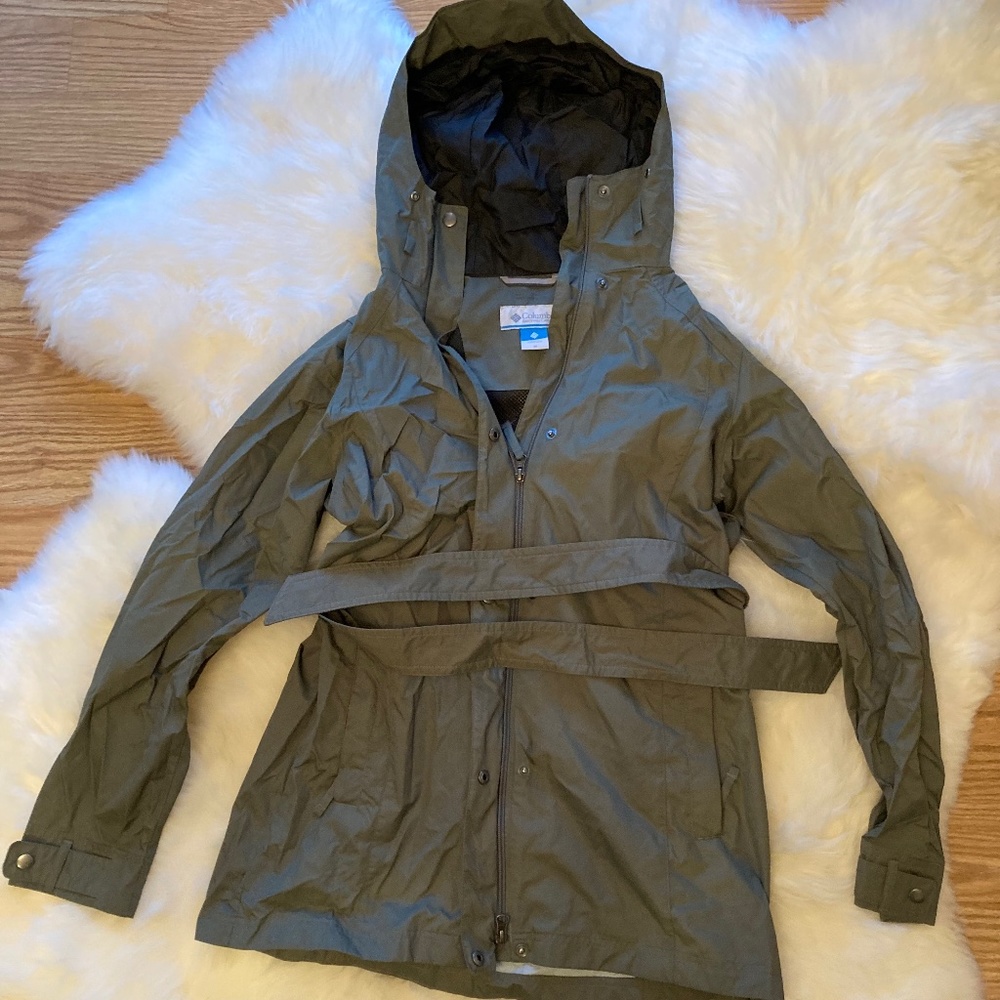 Columbia "Pardon My Trench" Rain Jacket. Green. Size Medium.